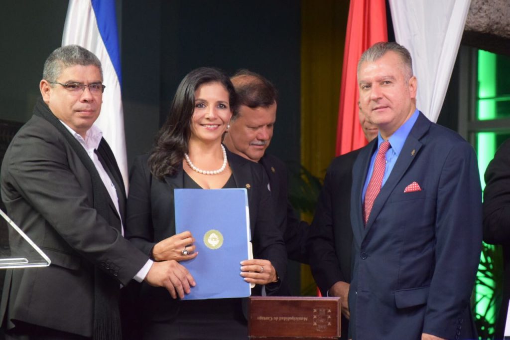 Firma Ley de Desarrollo de Obra Pública Corredor Vial San José – Cartago mediante Fideicomiso